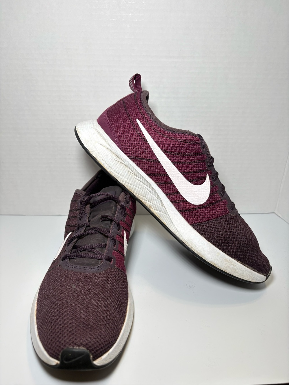 Nike Women's Size 9 Dualtone Racer Port Wine Purple/Burgundy Athletic Shoes